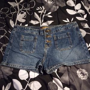 Size 11 lei Shorts